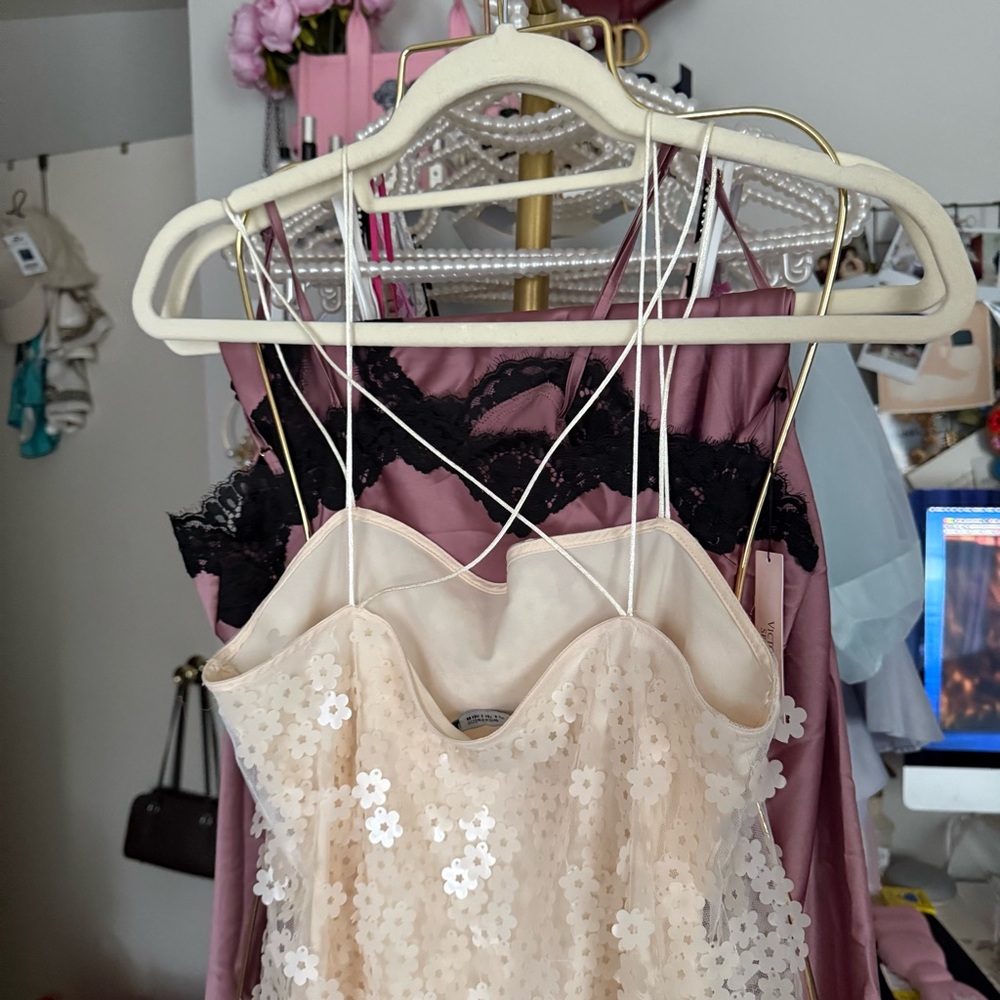 Zara Cream Floral Mini Dress - Picture 3 of 3